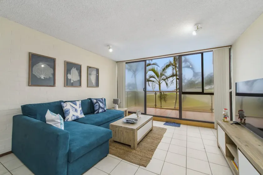Beachpark 9 - Two Bedroom Unit Across The Road From Flynns Beach - Image 1