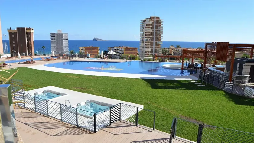 APARTMENT WITH FANTASTIC VIEWS TO THE BEACH TO THE SEA AND TO THE RESIDENTIAL COMPLEX - Image 1