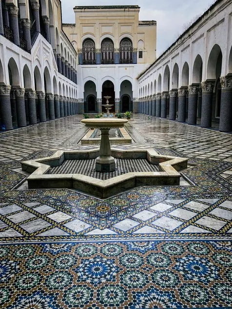 suite in a XVIIIe palace - Image 1