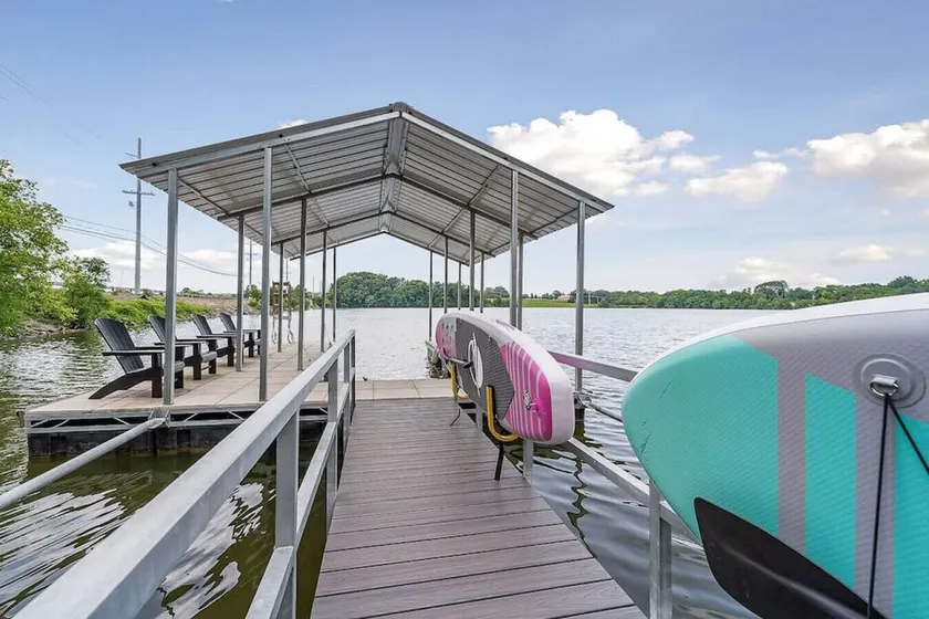 Lake Home, Dock, Fire Pit, Hot Tub, Game Room, Etc - Image 1
