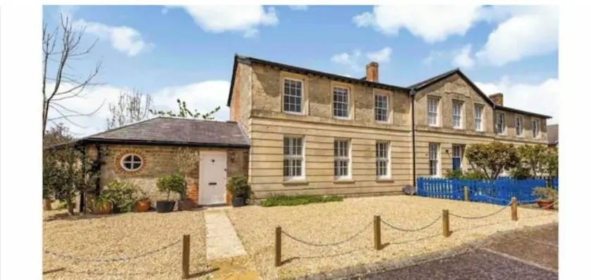 Historic family house near Longleat - Image 1
