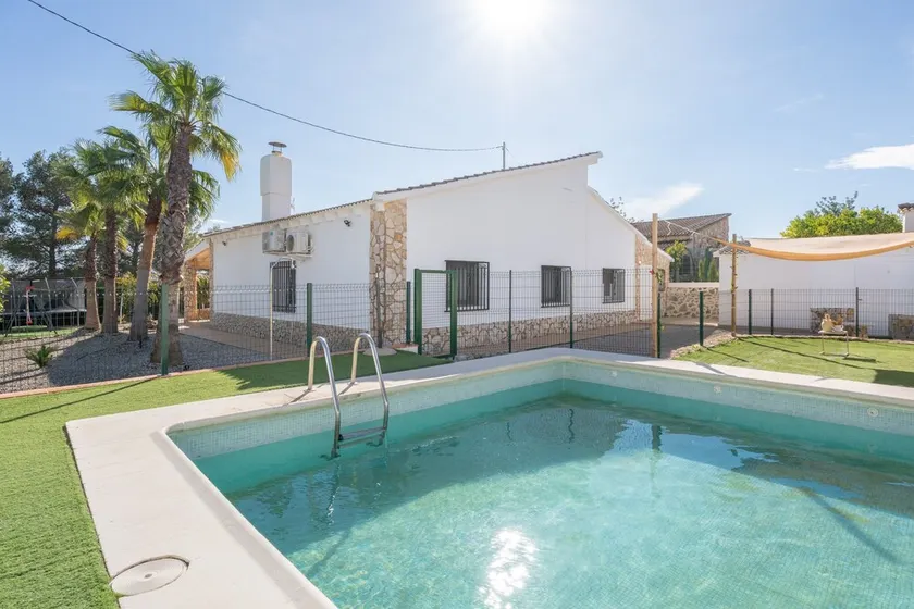 Holiday Home 'Reme ' with Private Pool, Wi-Fi and Air Conditioning - Image 1
