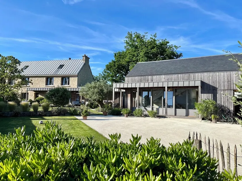 Great longère ideally located - Image 1