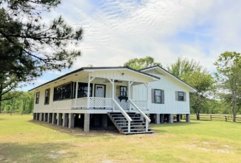 40 Acres 4 Bedroom  4 full bathroom Home with a Pond stocked with Fish & RV Port - Image 1