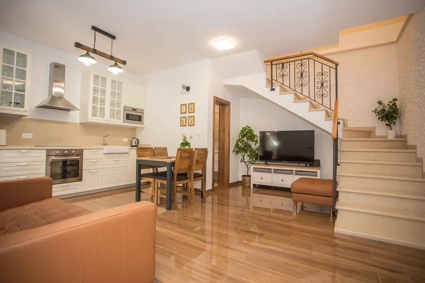 Holiday home with air conditioning and terrace in the city centre - Image 1