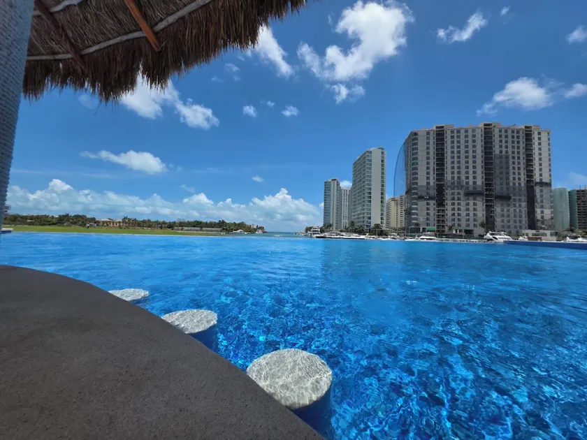 MAREA PUERTO CANCUN, lujo comodidad y una vista espectacular - Image 1