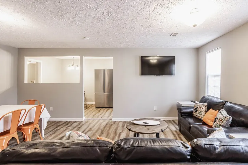 Grand Park, Westfield, Space For Entire Team, Sleeps 30 comfortably. Unit B - Image 1