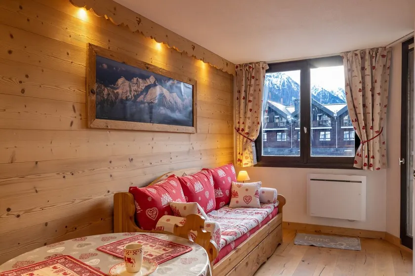 Apartment \"Amanuq Lovely Apartment\" with Mountain View, Private Balcony & Wi-Fi - Image 1