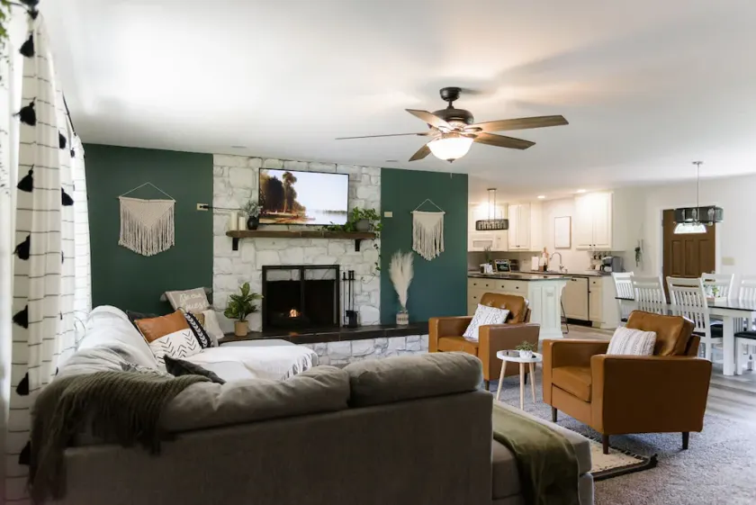 Cozy and secluded getaway with hot tub & fireplace - Image 1