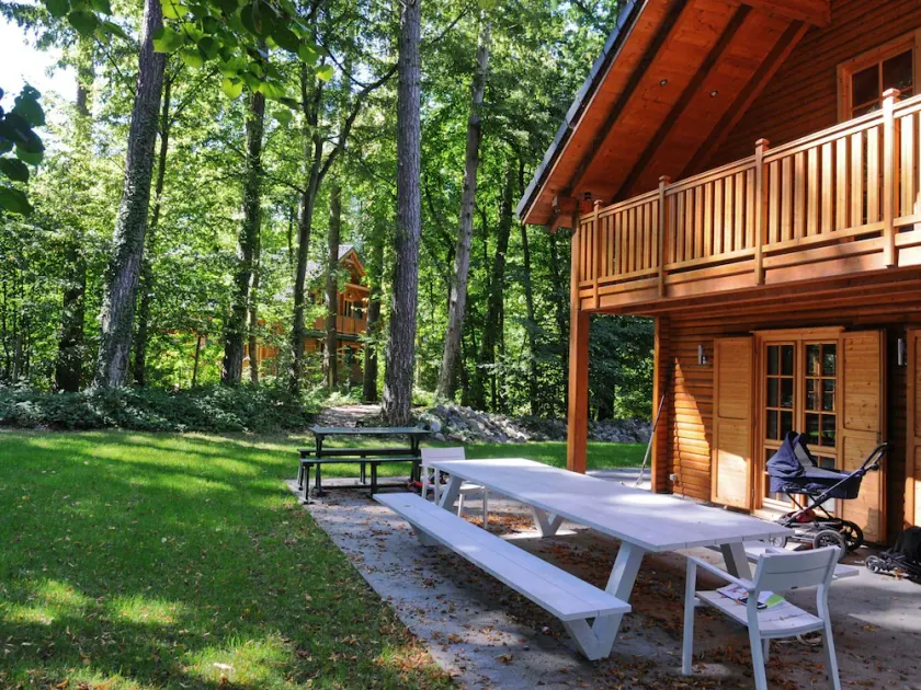 Spacious Chalet Located at Bomal with Hot Tub & Garden Parlour - Image 1