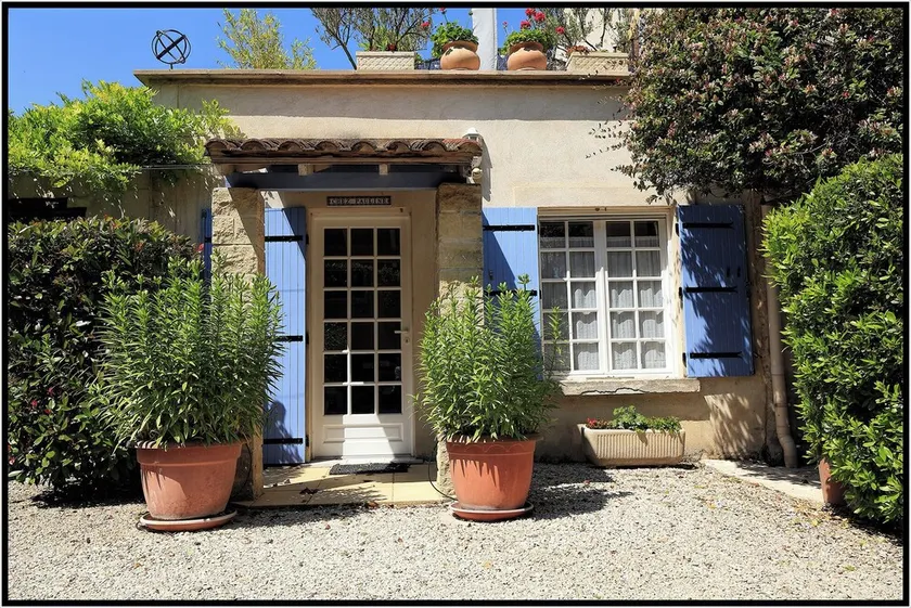 Large 2 Person Apartment with Air Conditioning & lovely private outdoor area - Image 1