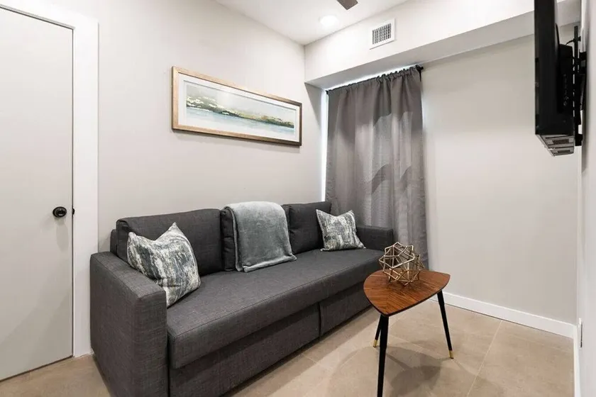 Miami Flats - Self Check-in and 1 Free Parking - Image 1