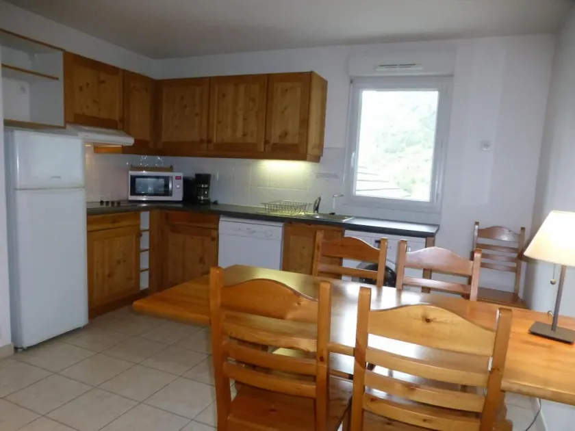 100m from ski lifts, 7th floor, view forest, balcony, tv, 52m², Brides Les Bains - Image 1