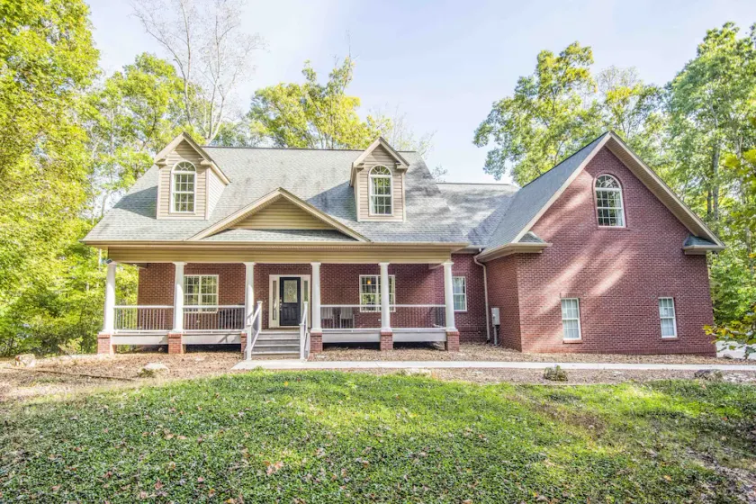 \"A Place To Land\" on WATTS BAR LAKE with a PRIVATE BOAT DOCK! - Image 1