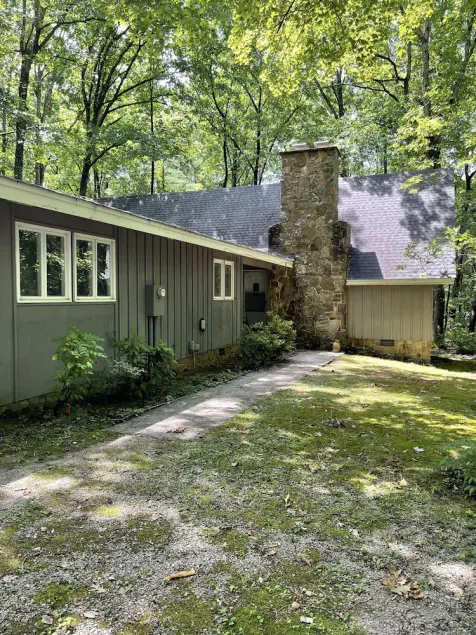 Secluded 2 Bedroom Retreat w/great family room on Sewanee Campus - Image 1