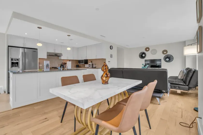 Centrally located Furnished Apt in Penn Quarter by RedAwning - Image 1