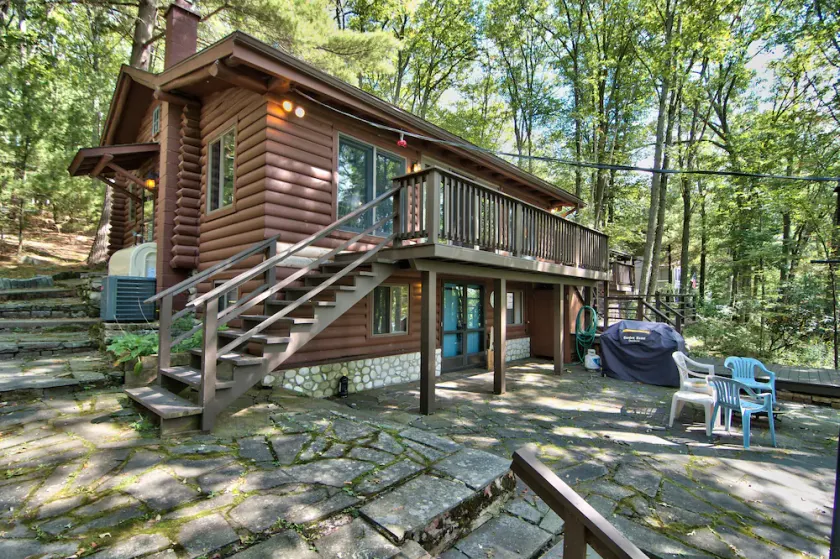 Wallenpaupack Lakefront Log Home - 3 soveværelser + hems og Central AC - Image 1