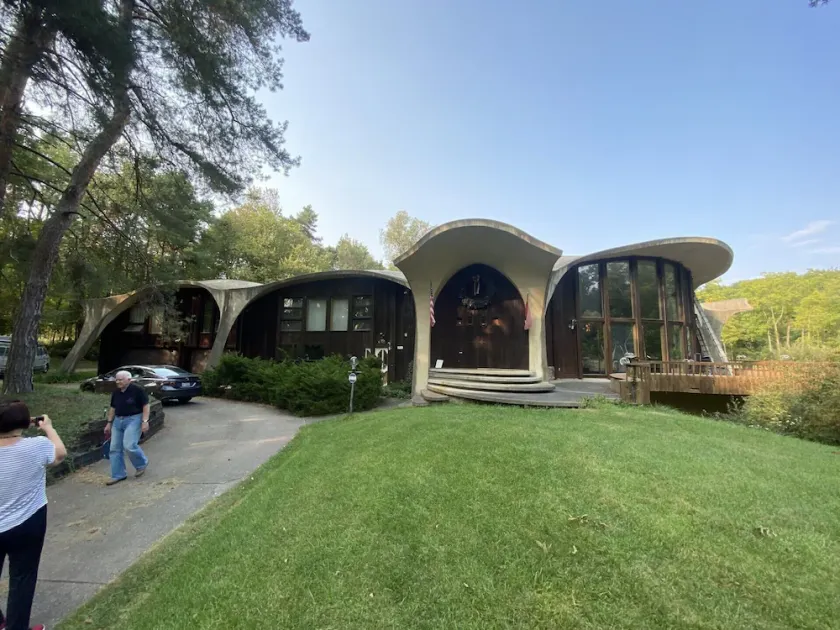 HOUSE Of THE FUTURE IN THE WOODS OF WEST LANSING - Image 1
