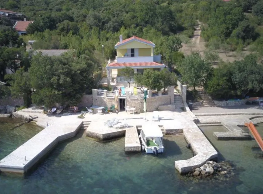 Beachfront Apartment Live - Image 1
