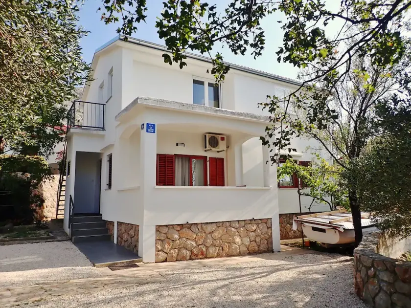 Comfortable accommodation for 4 people in the center of Starigrad - Image 1