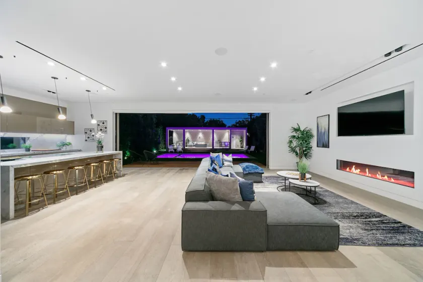 Marvelous 4 Story Villa with Movie Theater, Pool, Sauna & Rooftop - Image 1