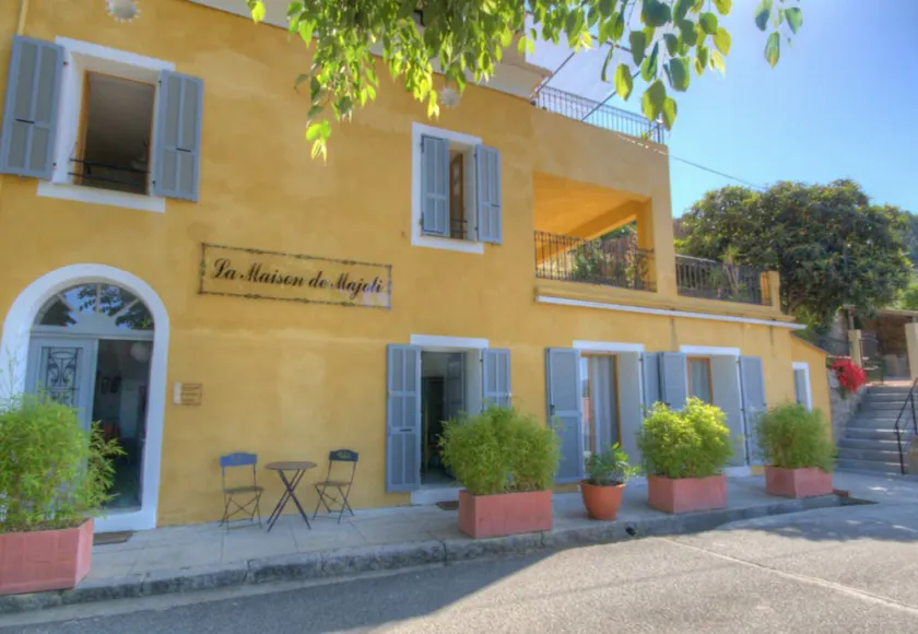 Charm, beautiful view, large terrace, garden and swim spa  - Image 1