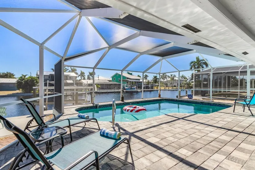2/2 Pool Home on the Water, Boat Lift Included! - Image 1