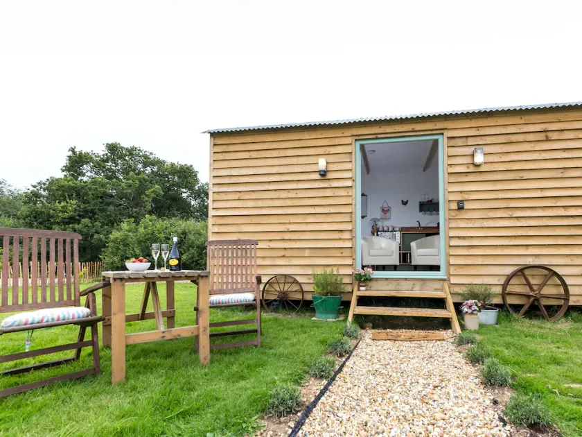 1 bedroom accommodation in Wootton Bridge - Image 1