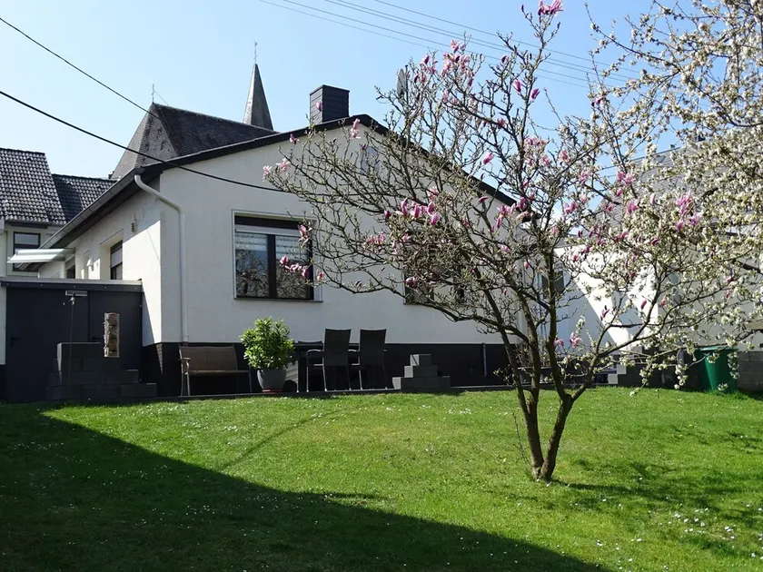 Vacation home with garden and terrace, 15 minutes from the Moselle - Image 1