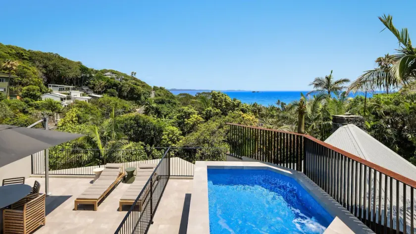 Moonrise - 4 BR designer home above Wategos Beach - Image 1