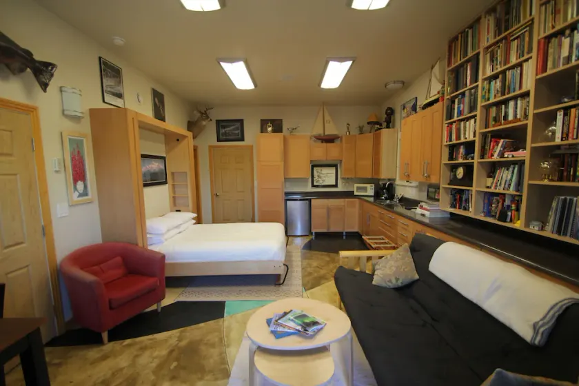 Cozy Studio apartment with a Courtyard - Image 1