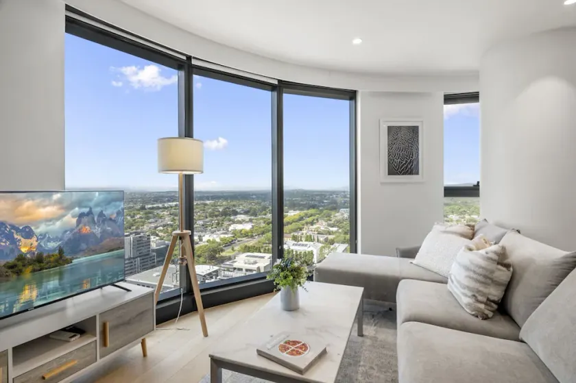High-Rise 3-Bed Apartment with Premium Amenities - Image 1