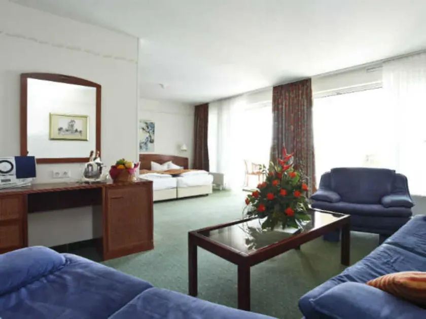 Juniorsuite Müritzblick Orangerie Seeseite - Seehotel Schloss Klink - Image 1