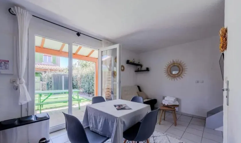 Maison proche plage avec jardin - Image 1
