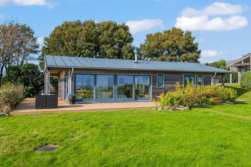 Smukt sommerhus, kun en gåtur væk fra Talland strand ... - Image 1