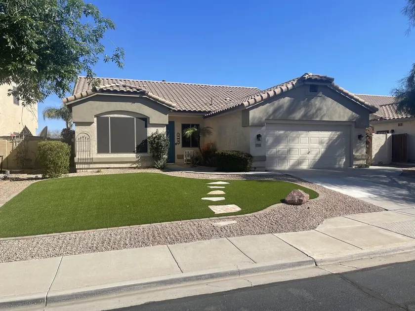 Four bedroom home on golf course.  - Image 1