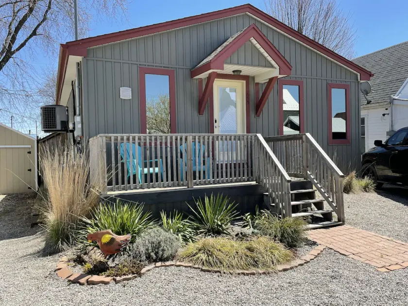 Family friendly cottage - 4 minute walk to main beach! - Image 1