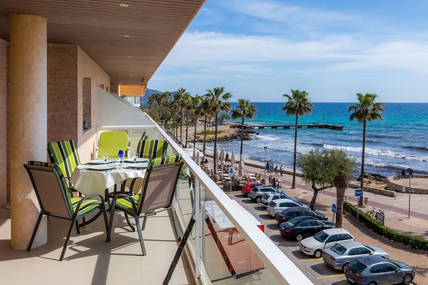 Seafront Apartment “Frente al mar” with Sea View, Wi-Fi, A/C & Terrace; Parking Available - Image 1