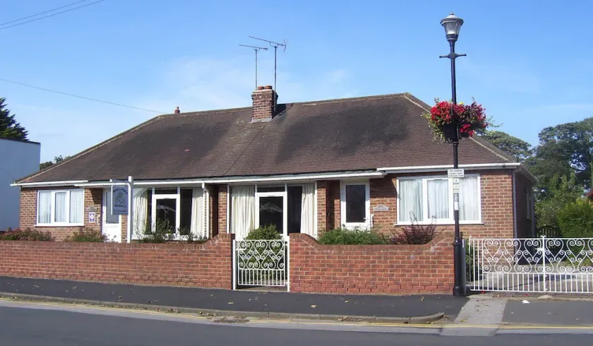 Bungalow with enclosed pet friendly garden 5 mins to beach, Sewerby, Bridlington - Image 1