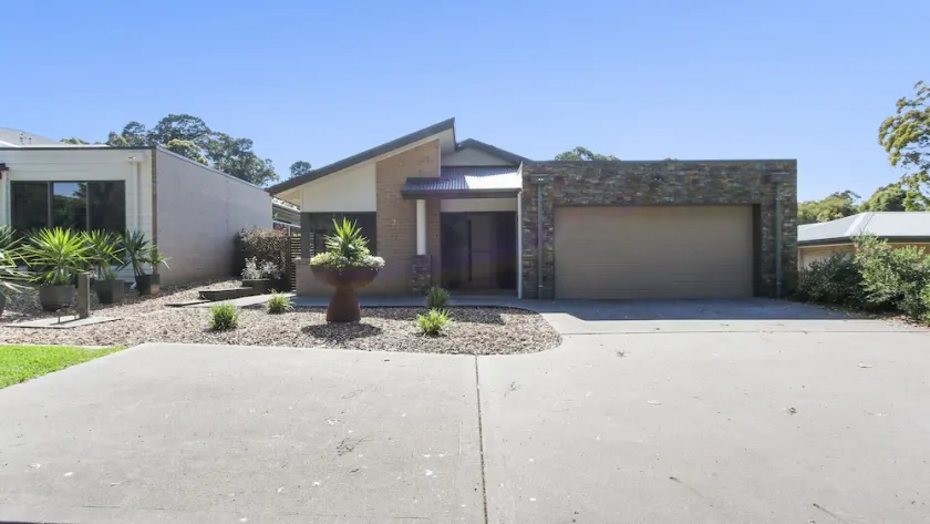 Stirling Escape - Spacious Family Retreat - Image 1