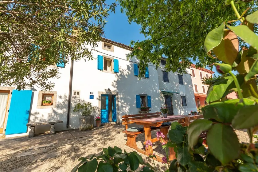 House Gaia – For Up to 5 Guests, Just a Few Steps from the Beach by 22Estates - Image 1