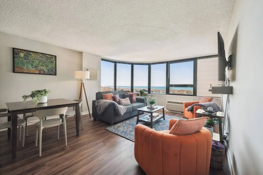 Downtown Lake VIEWS, Mich Ave, Museums 2bd/2ba - Image 1