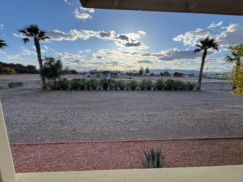Off Roading and boaters paradise with pull through driveway and gated parking! - Image 1