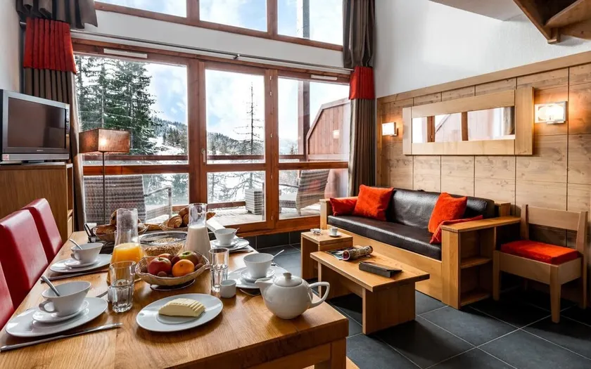 Ski-in/ski-out & foot of the slopes, swimming pool, sauna, hammam, terrace, balcony, tv, ski locker - Image 1