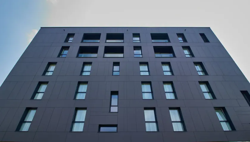 Apartment in an apartment complex - Image 1