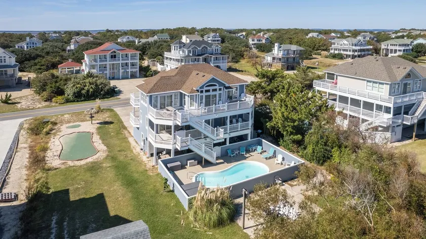 Flip Flops and Pop Tops - 7 Br home by RedAwning - Image 1