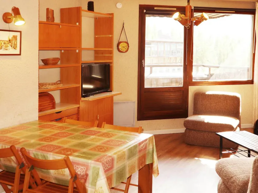 2ème étage, vue montagne, balcon, cheminée ou poêle à bois, télévision, 91m², Les Orres - Image 1