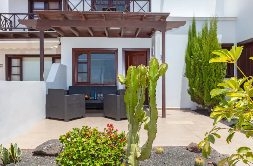 !GREAT DEAL: 15% off for 7 nights in Sept./Oct.! Stunning beachfront home with a pool - Image 1