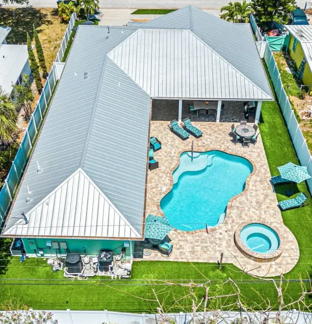 2800 sq ft 4 Bed 4 Bath Beachside Home mit beheiztem Pool / Spa, Pool Tbl & Golf Cart - Image 1