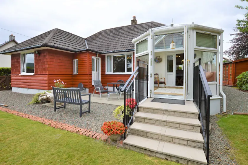 Cedar Cottage at Rashfield nr Dunoon-sleeps up to 6-Pet Friendly(1 max) - Image 1